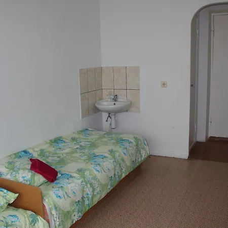 Hostel Nele Jõhvi Rum bild