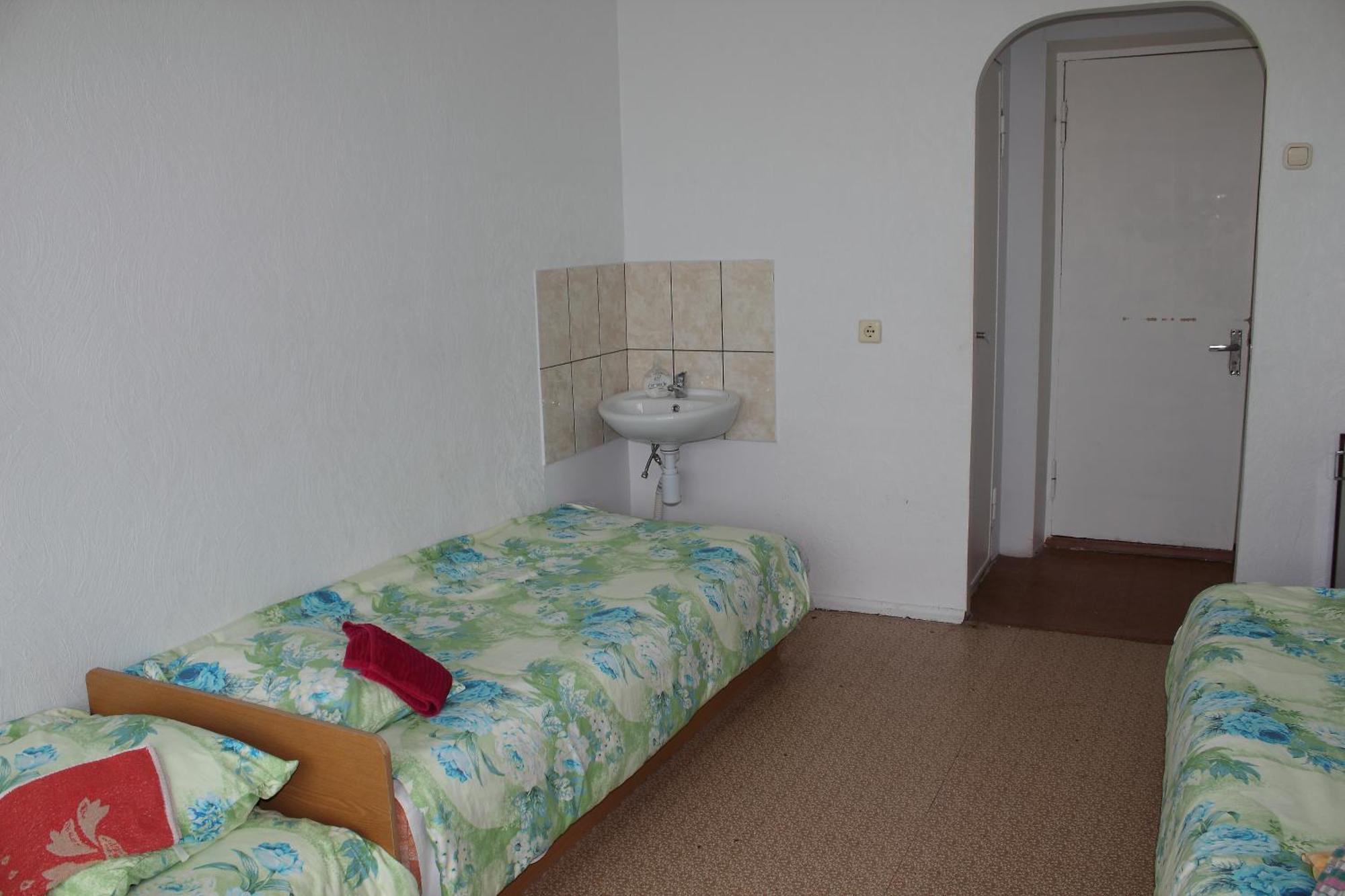 Nele Hostel *
